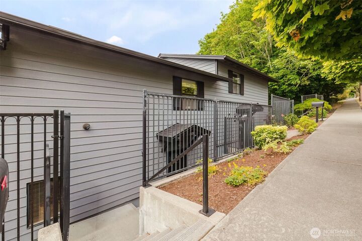 Property Photo:  819  Kitsap Street  WA 98366 