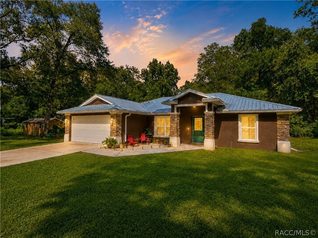Property Photo:  9711 S Berkshire Avenue  FL 34452 