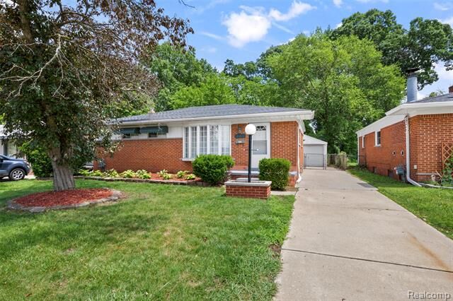 Property Photo: 140 Hubbard Street MI 48135