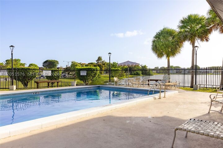 Property Photo: 10000 NW 9th St Cir 21 FL 33172