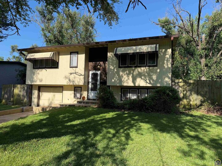 Property Photo: 3333 SW Lakeside Dr KS 66614