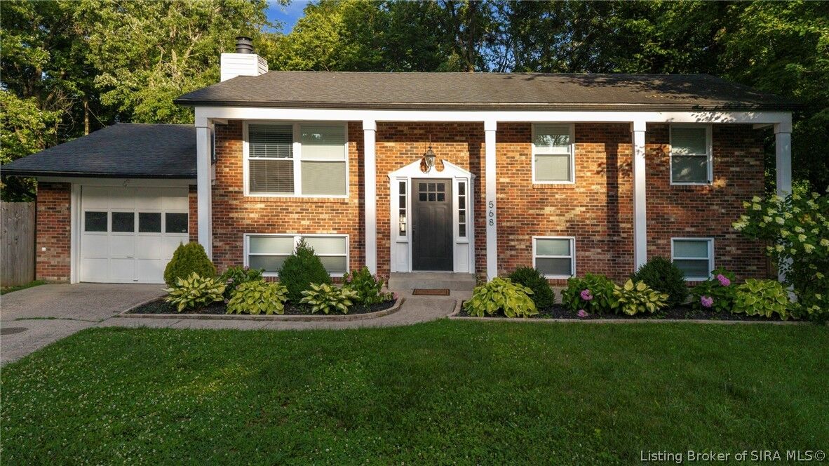 Property Photo:  568 Spicewood Place  IN 47129 