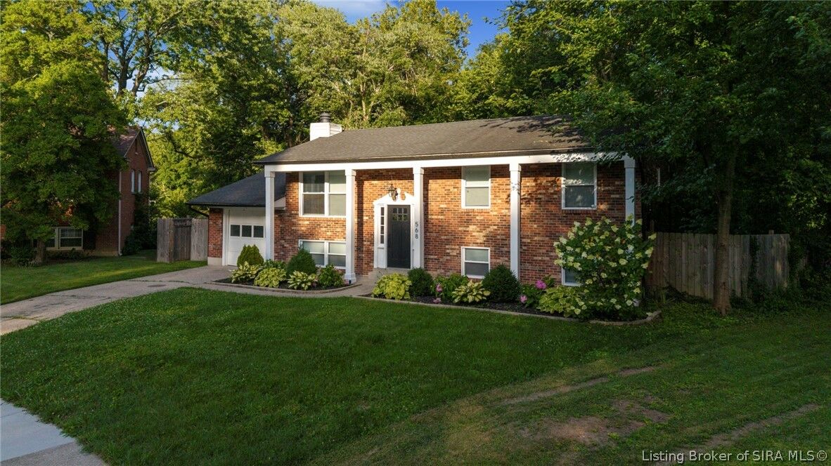 Property Photo:  568 Spicewood Place  IN 47129 