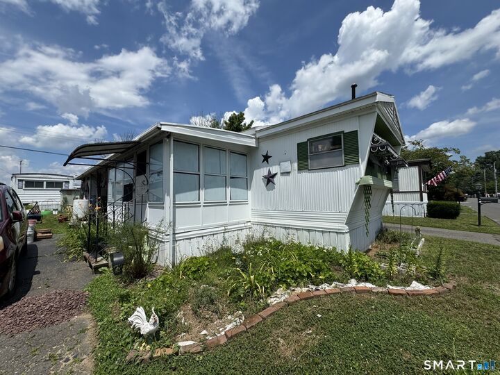 Property Photo:  18 Rivermead Boulevard  CT 06118 
