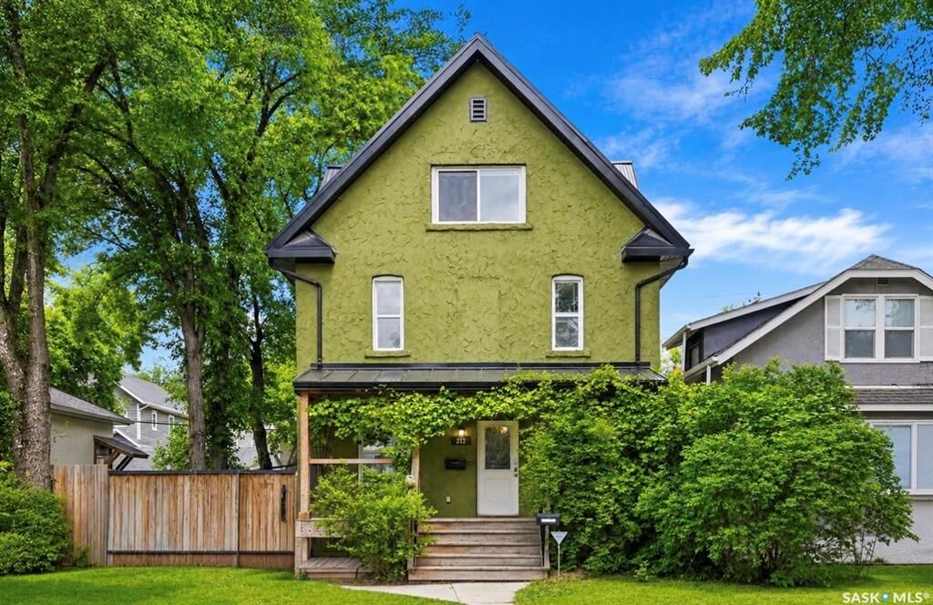 Property Photo: 212 25th Street W SK S7L 0C4