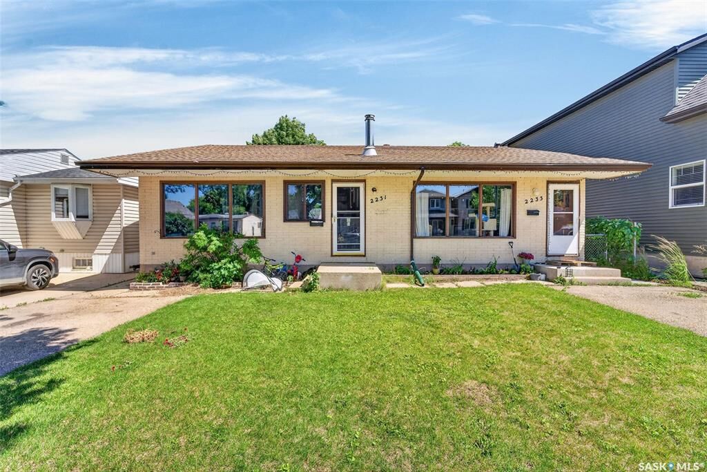 Property Photo:  2231-2233 St Andrews Avenue  SK S7M 0M4 