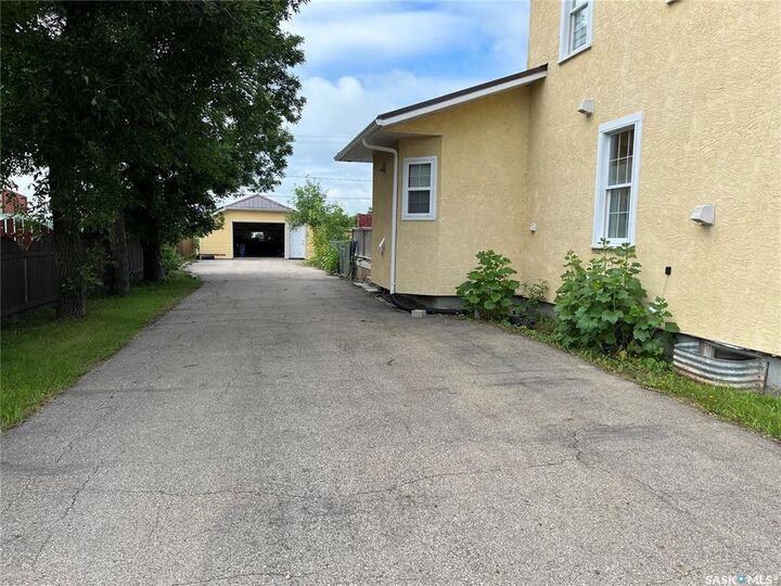 Property Photo:  244 1st Avenue E  SK S0H 1X0 