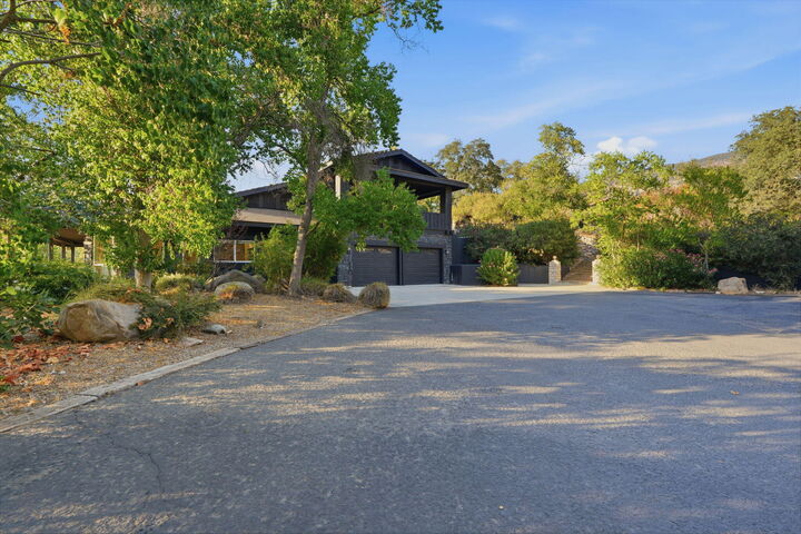 Property Photo: 44159 Redbud Trail CA 93271
