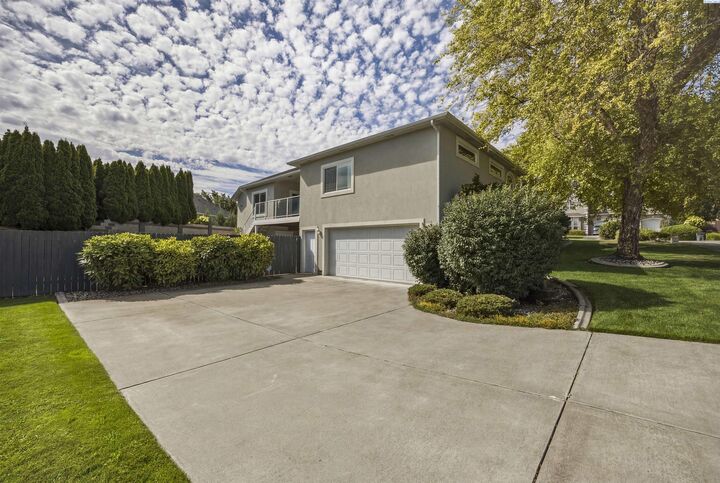 Property Photo: 1418 Chardonnay Drive WA 99352