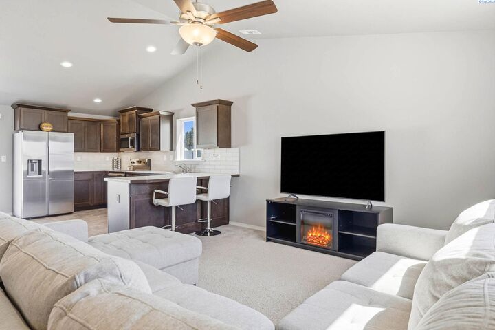 Property Photo:  121 Bitters Loop  WA 98930 