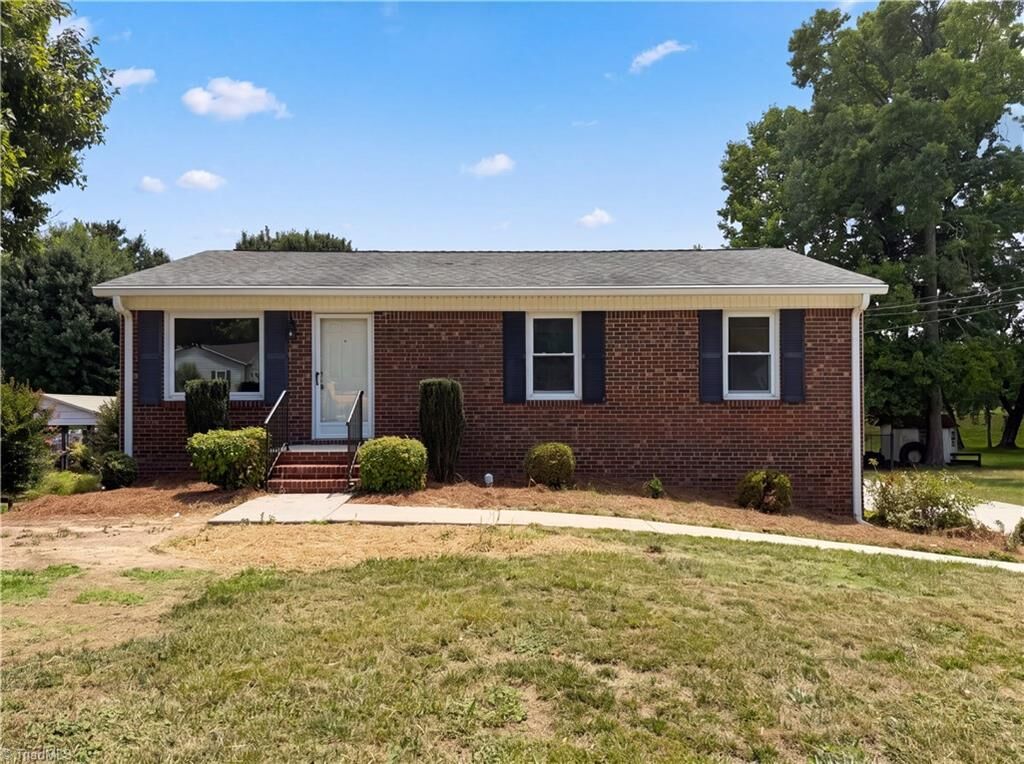 Property Photo:  1131 Manorwood Drive  NC 27284 