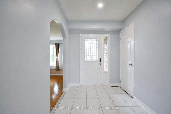 Property Photo:  17 Crompton Drive  ON L4M 6N1 