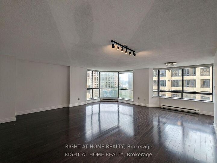 Property Photo:  280 Simcoe Street 807  ON M5T 2Y5 