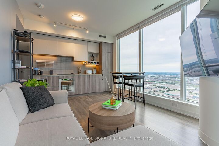 Property Photo: 898 Portage Parkway 5903 ON L4L 0J6