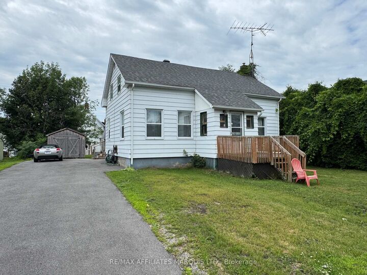 Property Photo: 42 Laurier Drive ON K0C 1X0