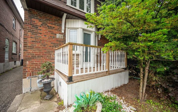 Property Photo:  81 Cleveland Street  ON M4S 2W4 