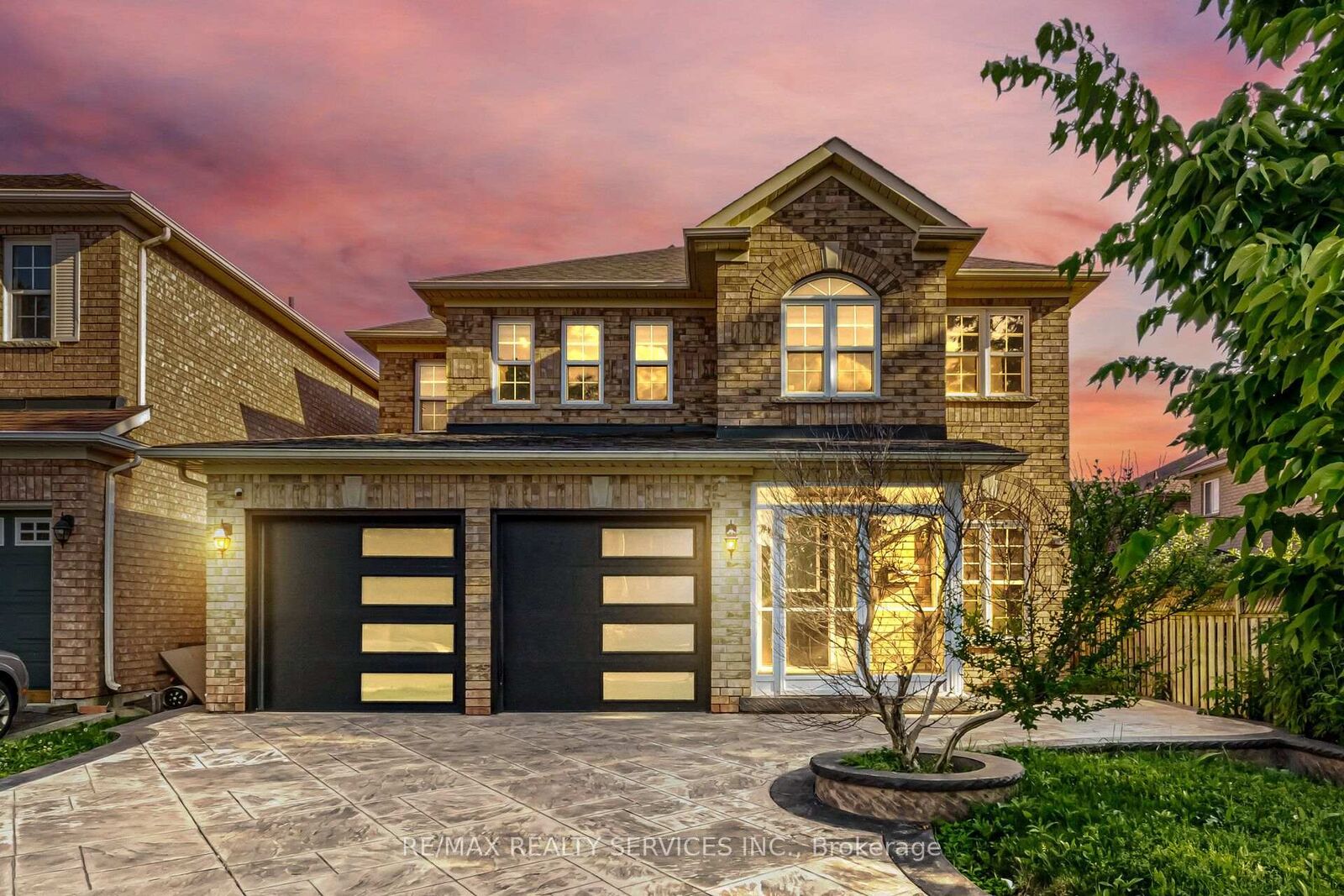 Property Photo: 4 Sunnybrook Crescent ON L7A 1Y2