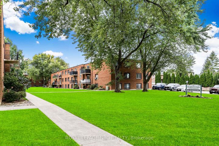 454 Carlton Street 7 — photo 1