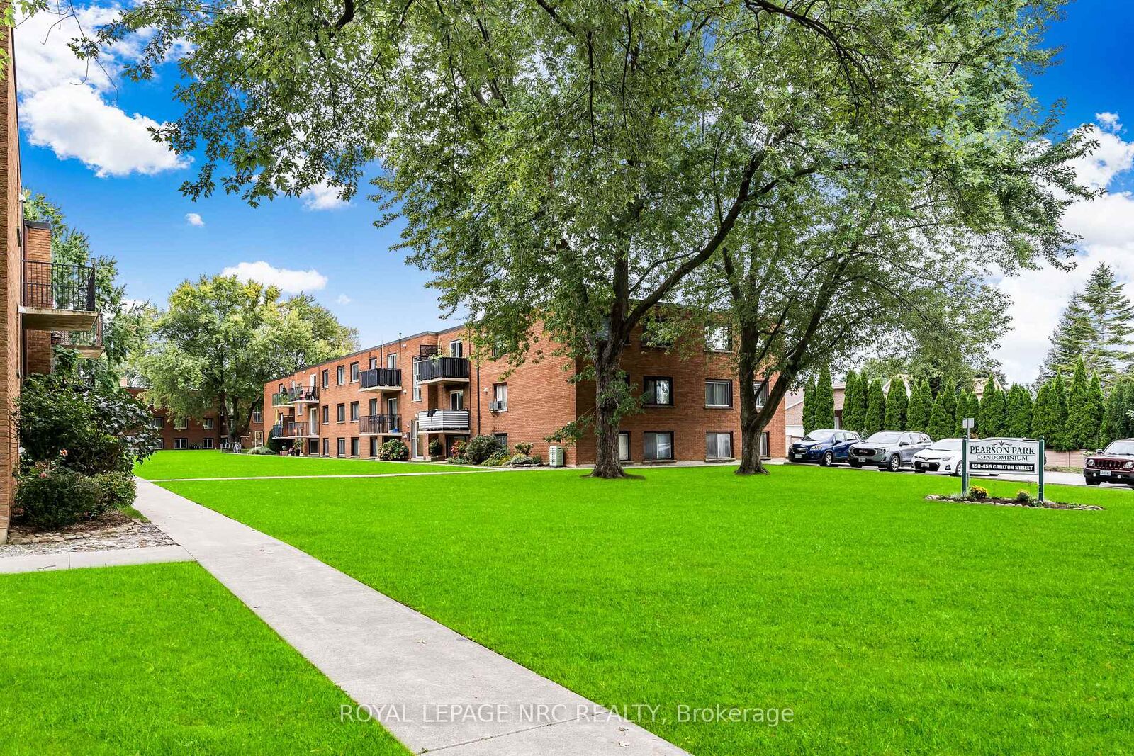 Property Photo:  454 Carlton Street 7  ON L2M 4X1 