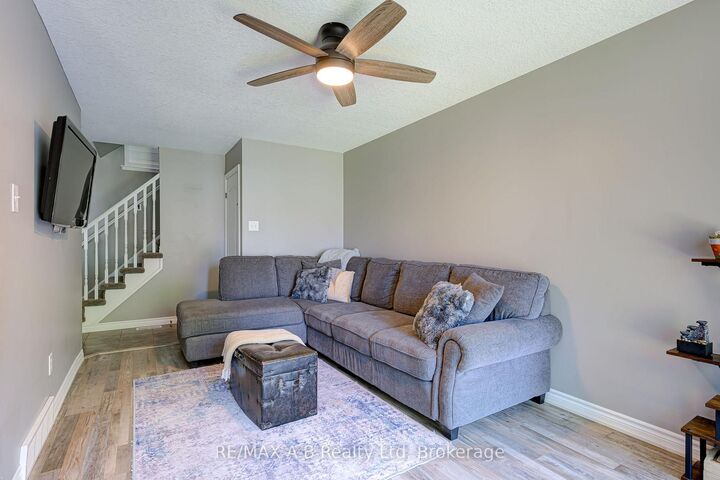 280 Railway Avenue — photo 1