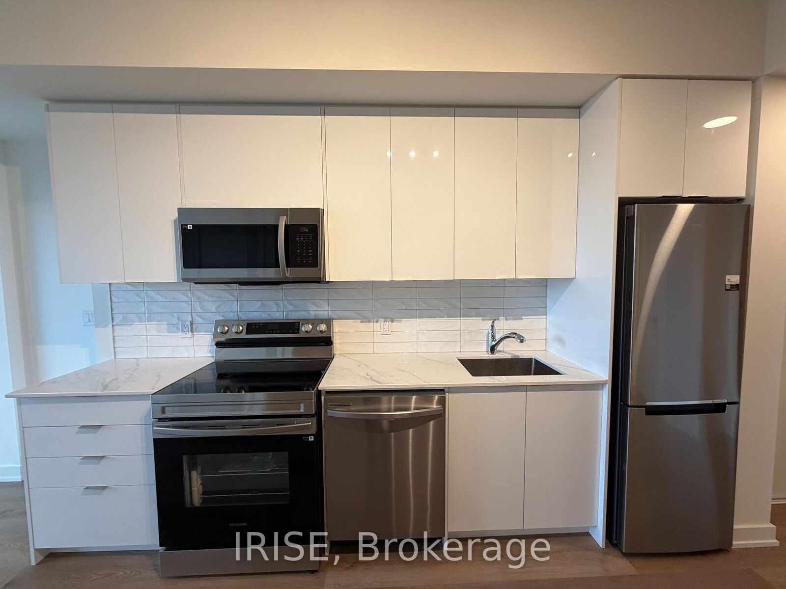 Property Photo:  33 Erie Avenue 304  ON N3S 0K7 