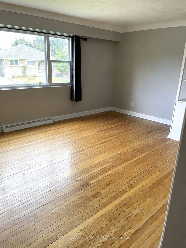 Property Photo: 1354 Kingston Avenue 2 ON K1Z 8L2
