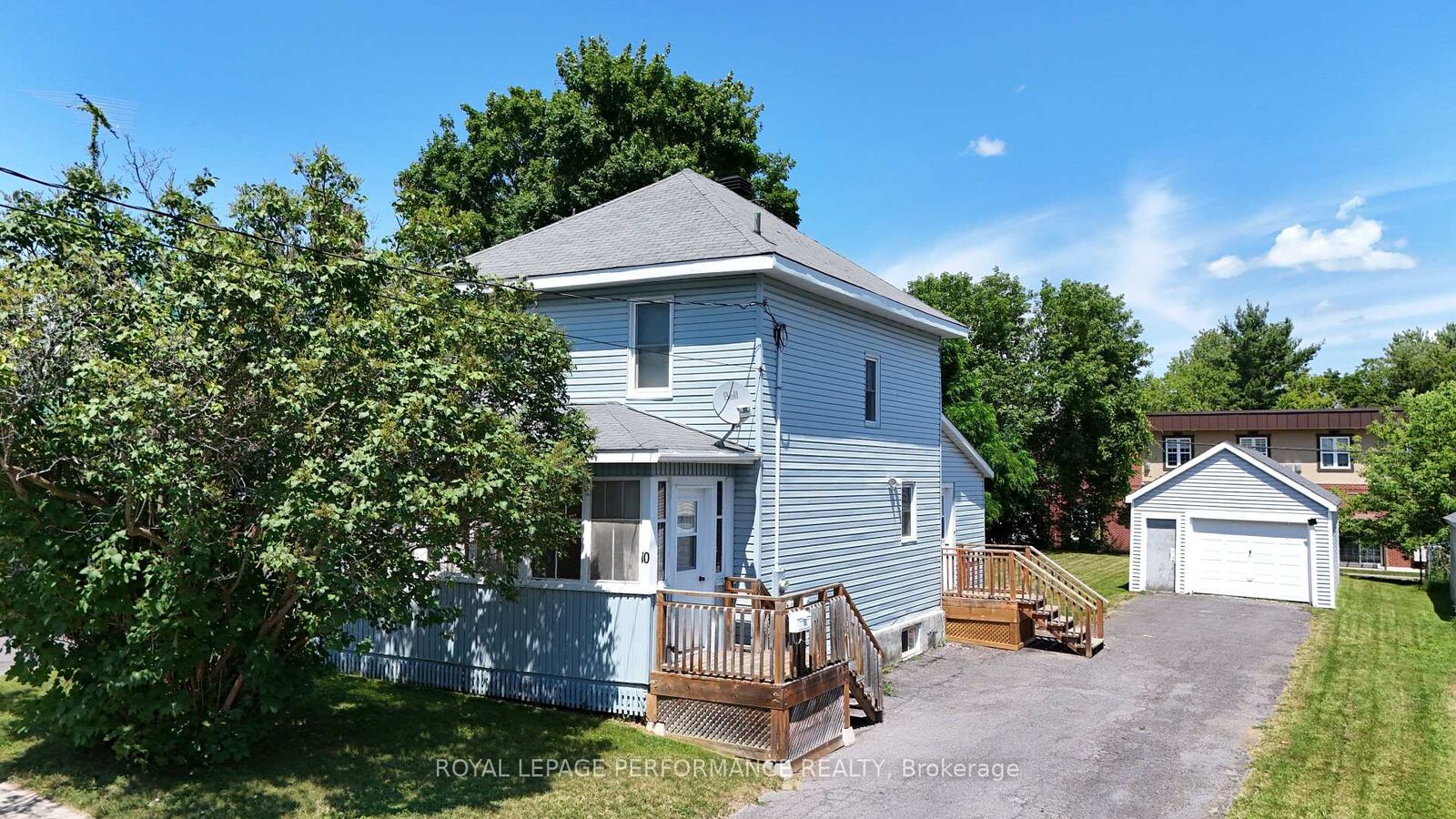 Property Photo: 10 Dunbar Avenue ON K6H 5M7