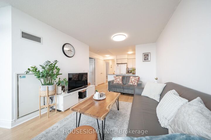 Property Photo: 15 Greenview Avenue 2508 ON M2M 4M7