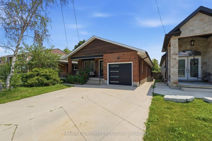 Photo de la propriété:  303 Caledon Avenue Lower  ON L9C 3C9 