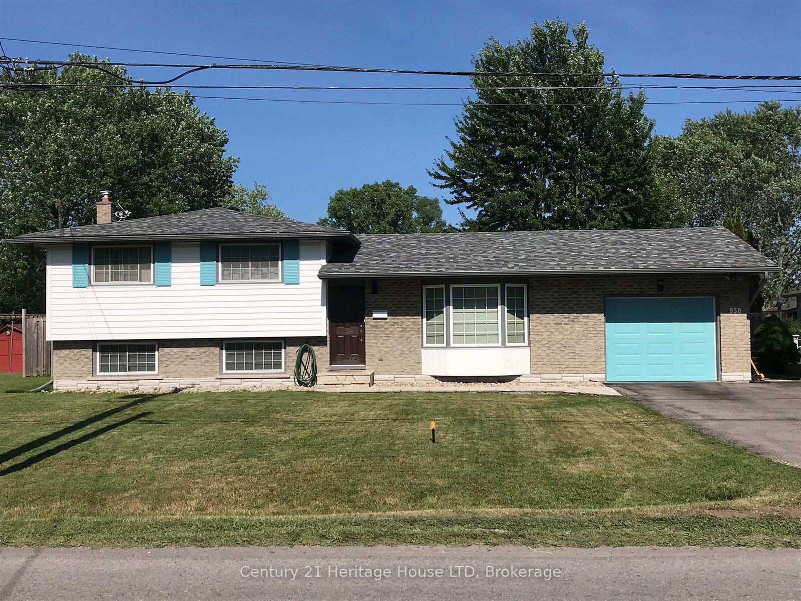 Property Photo: 938 Ferndale Avenue ON L2A 5S8