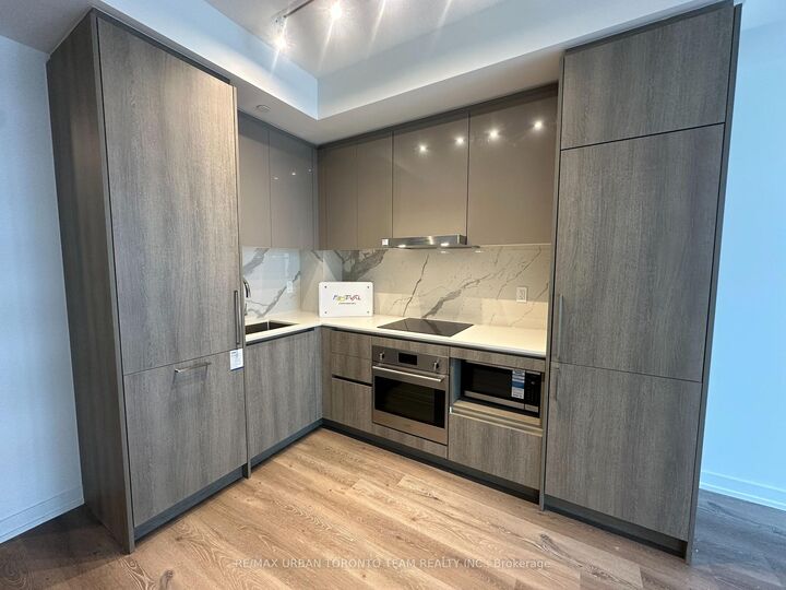 Property Photo: 225 Commerce Street 5601 ON L4K 0R1