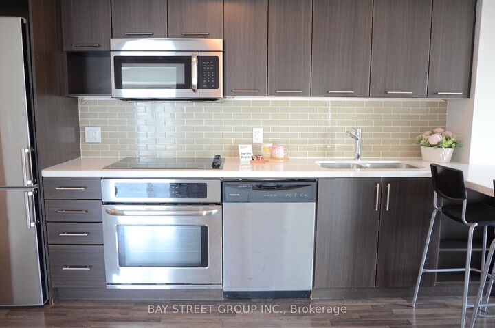 Property Photo: 555 Wilson Avenue #1009E ON M3H 0C5