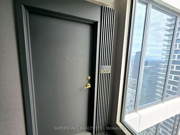 Property Photo:  898 Portage Parkway 5002  ON L4K 0J6 