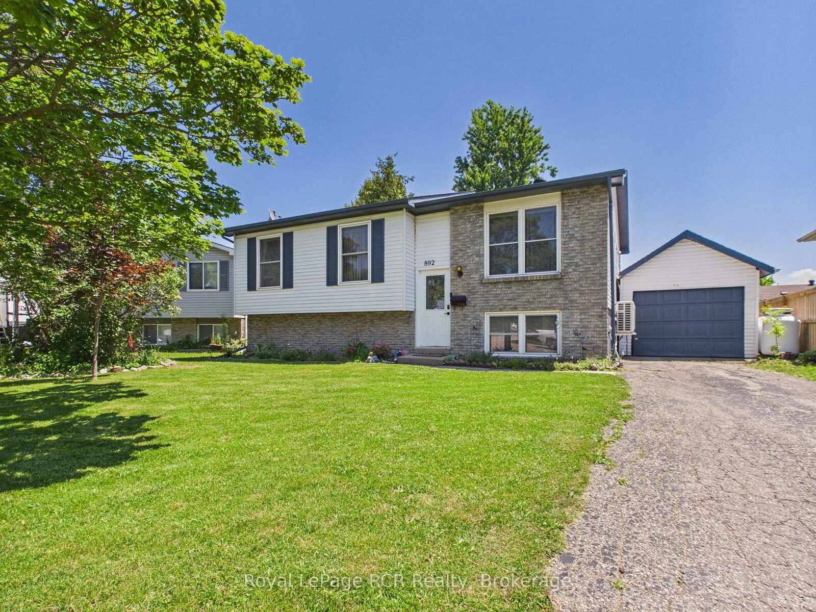 Property Photo:  892 Brownell Drive  ON N2Z 1N2 