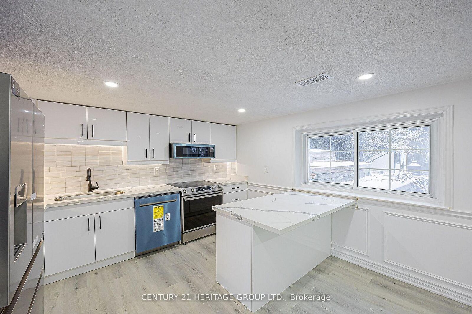Property Photo: 60 Fairway Drive ON L4G 2H1