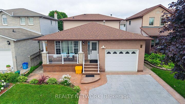 214 Merrilee Crescent — photo 1