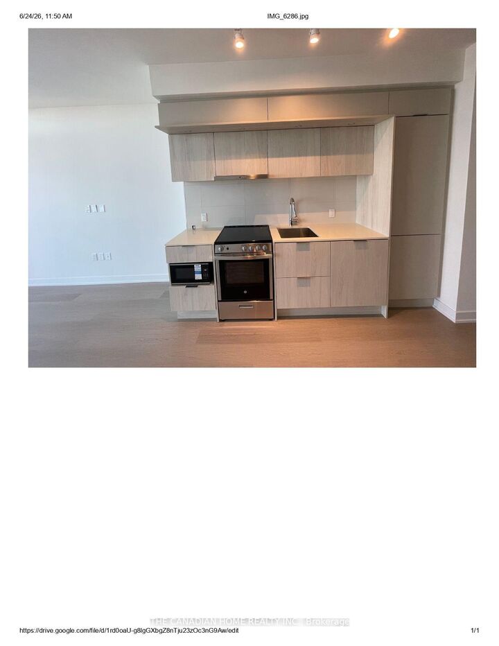 Property Photo: 448 Burnhamthorpe Road W 5206 ON L5B 0R4