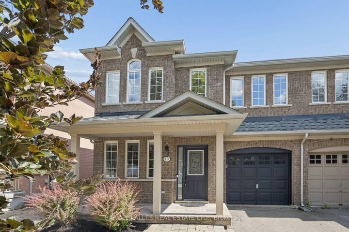 Property Photo: 19 Starr Crescent ON L4G 7X4