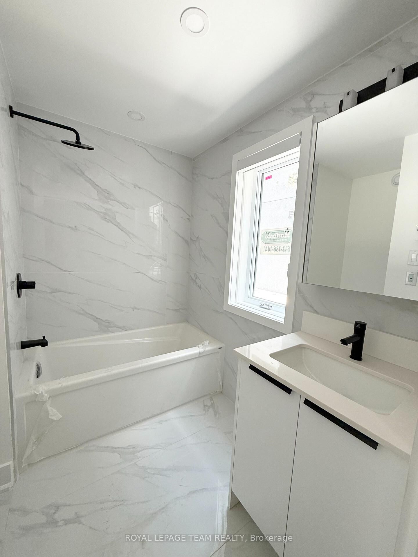 Property Photo:  549 Melbourne Avenue 5  ON K2A 1W7 