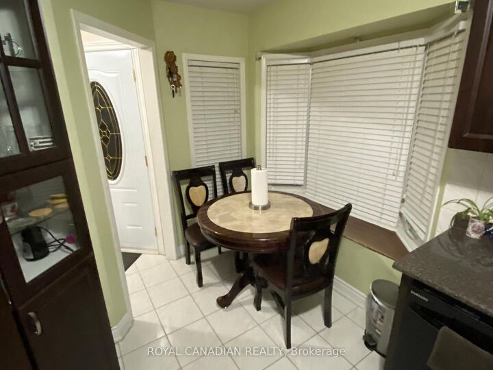 Property Photo: 9 Clarion Crescent Upper ON L3S 3M8