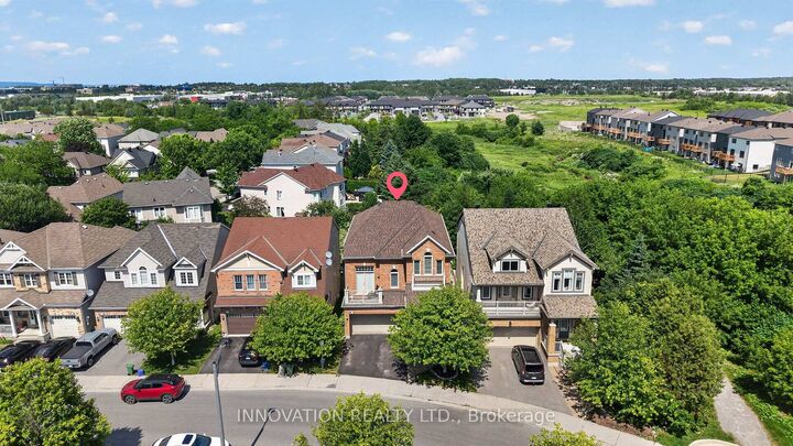Property Photo: 545 Rosehill Avenue ON K2S 0E7