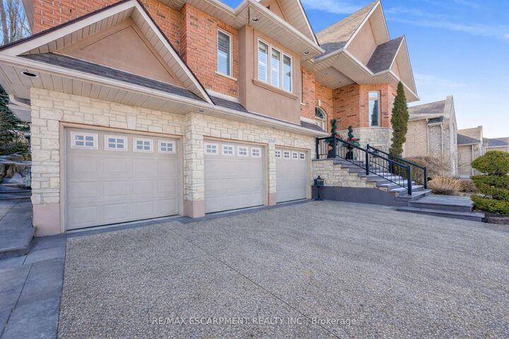 Property Photo: 130 Dorchester Drive ON L3M 1A8