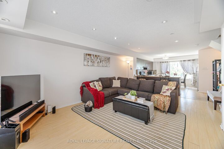 Property Photo: 4855 Half Moon Grove 3 ON L5M 8C7