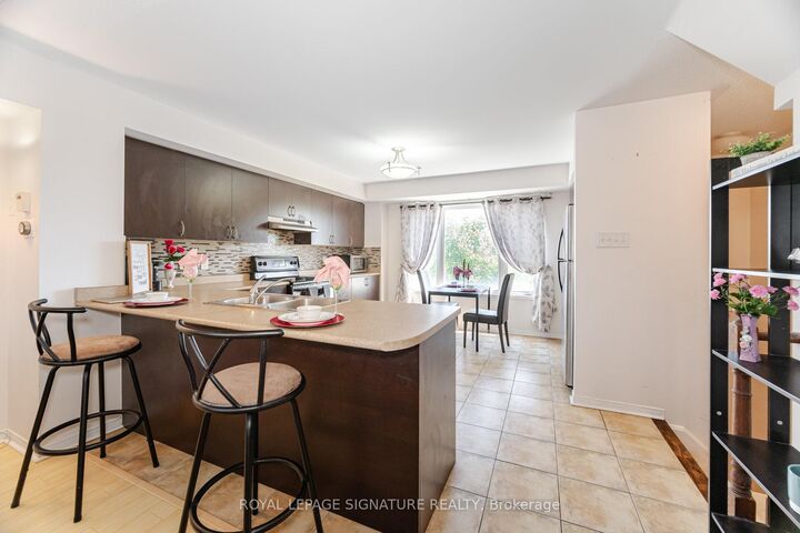 Property Photo:  4855 Half Moon Grove 3  ON L5M 8C7 