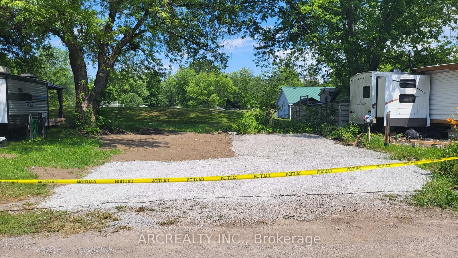 Property Photo: 28 Horseshoe Circle ON L0E 1N0