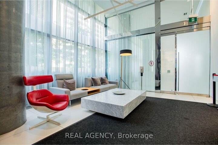 Property Photo: 185 Roehampton Avenue 2512 ON M4P 2K5
