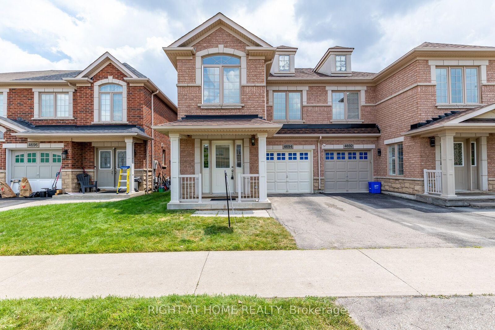 Property Photo: 4694 Thomas Alton Boulevard ON L7M 0G2