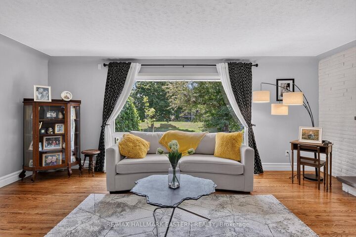 Property Photo: 894 Kawartha Drive ON K9J 6L3