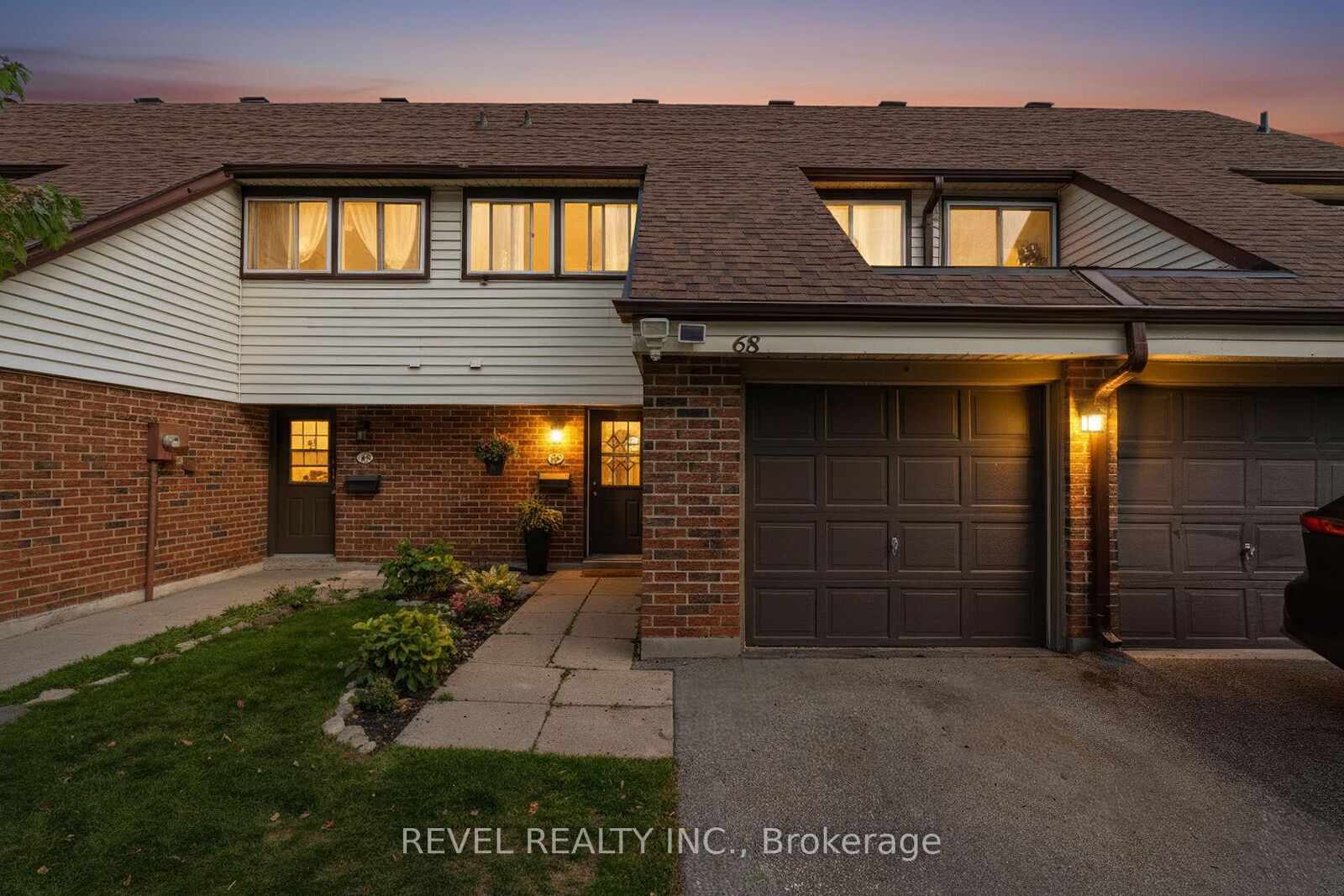 Property Photo:  28 Donald Street 68  ON L4N 4S6 