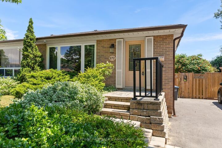 Property Photo:  572 Tedwyn Drive  ON L5A 1J9 